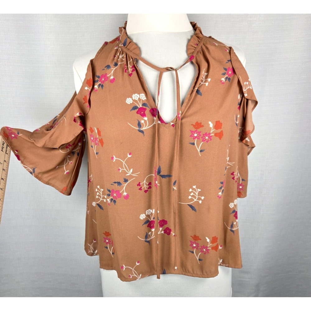 ASTR The Label Cold Shoulder Floral Top Women's Small Romantic Feminine Blouse